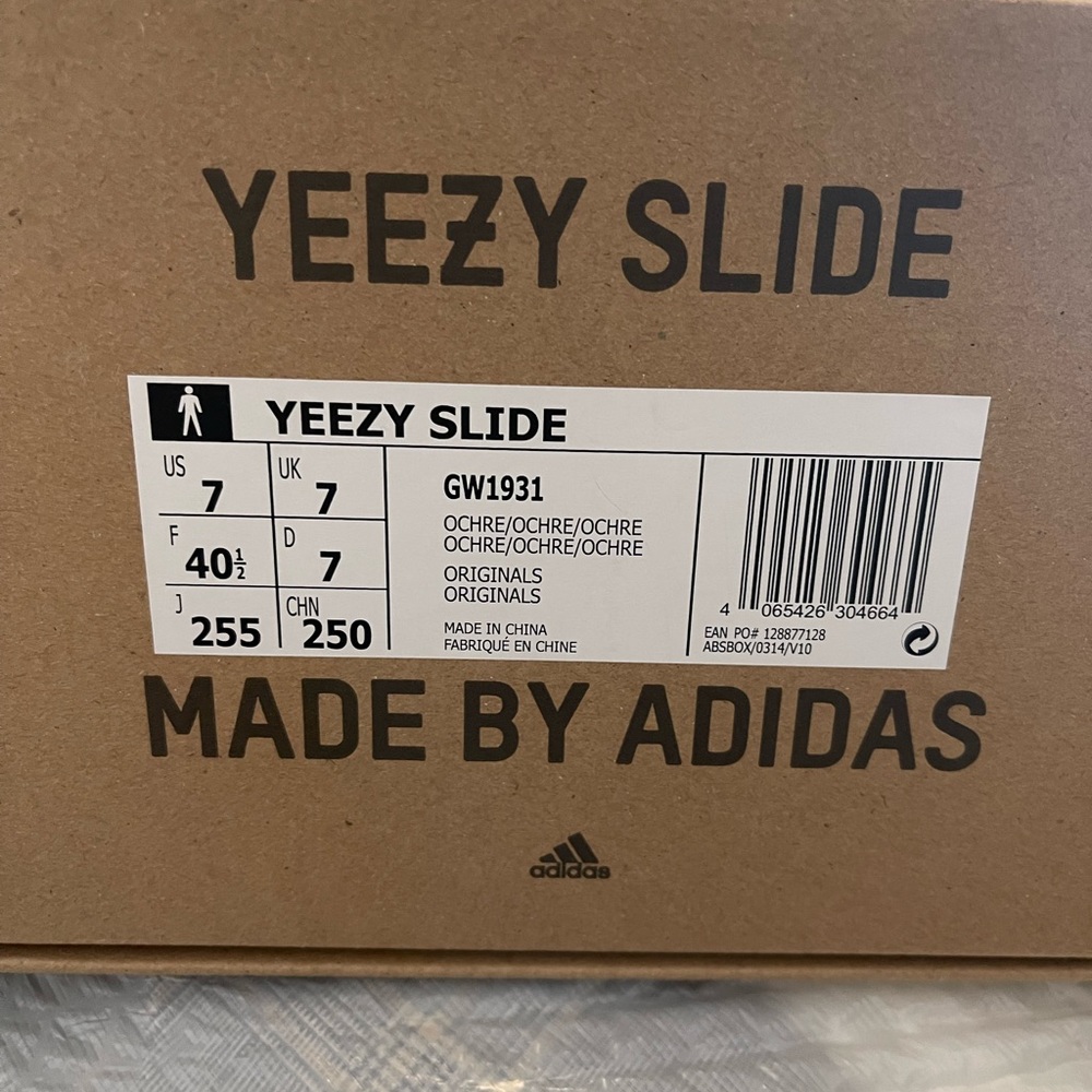 Yezzy slides never worn still in the box